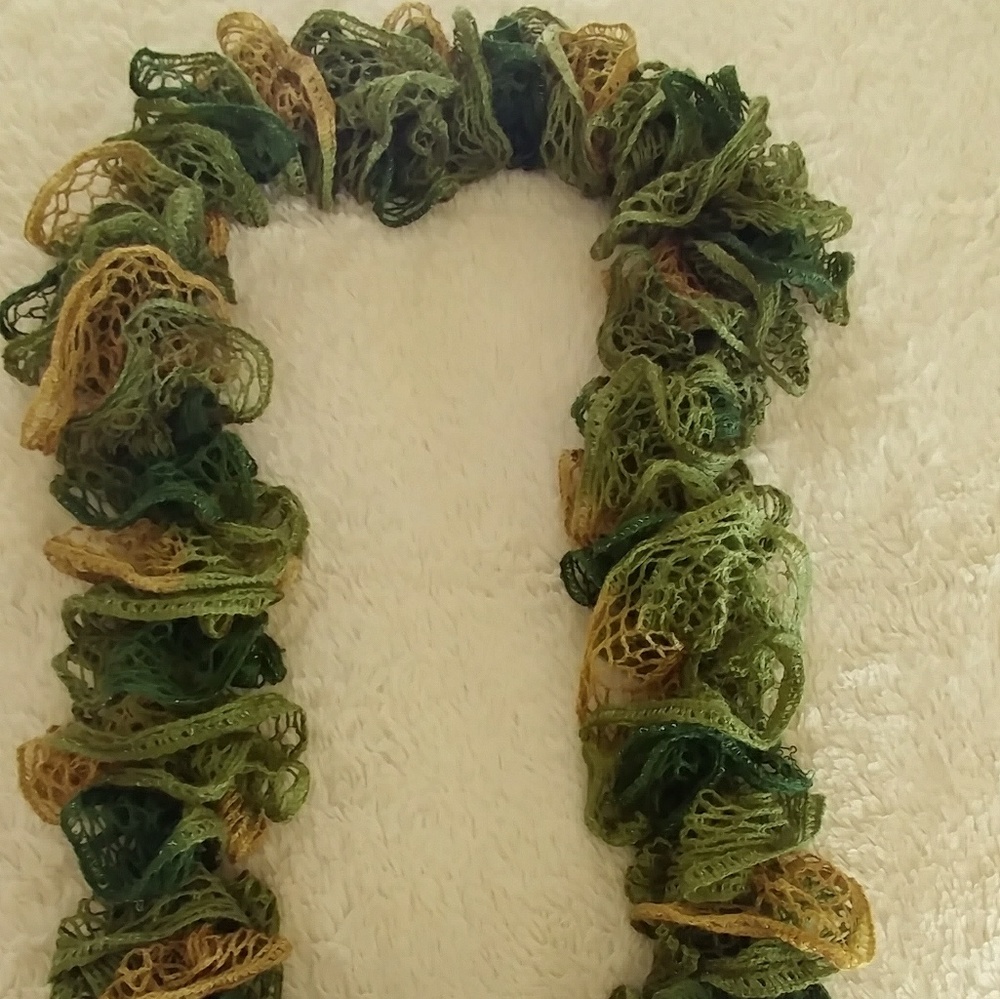 2/$5: Hand knit scarf